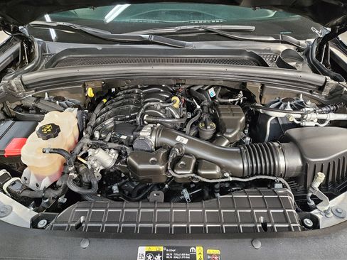 Used 2025 Jeep Grand Cherokee L Laredo RWD image 19
