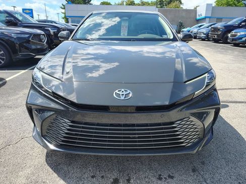 Used 2025 Toyota Camry XLE w/ Premium Plus Package AWD/4WD image 2