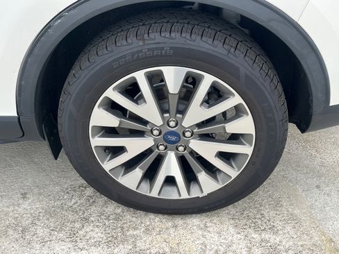 Used 2022 Ford Escape Titanium w/ Class II Trailer Tow Package FWD image 21