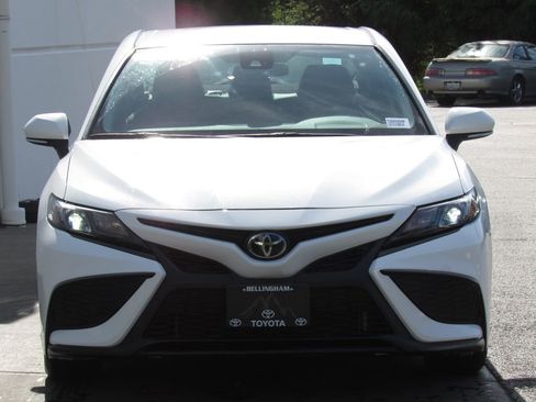 Used 2024 Toyota Camry SE FWD image 3
