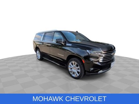 Used 2023 Chevrolet Suburban High Country w/ Advanced Technology Package AWD/4WD image 2