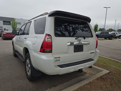 Used 2006 Toyota 4Runner SR5 AWD/4WD image 2