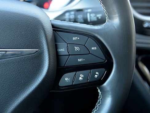 Used 2021 Chrysler Pacifica Touring w/ S Appearance Package image 23