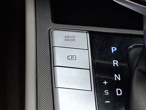 Used 2023 Hyundai Elantra SEL image 24