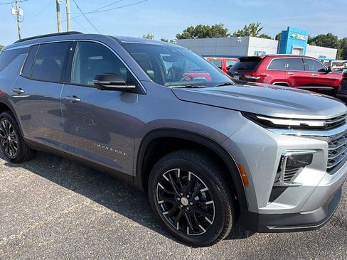 New 2026 Chevrolet Traverse LT w/ Sun and Wheel Package FWD image 7