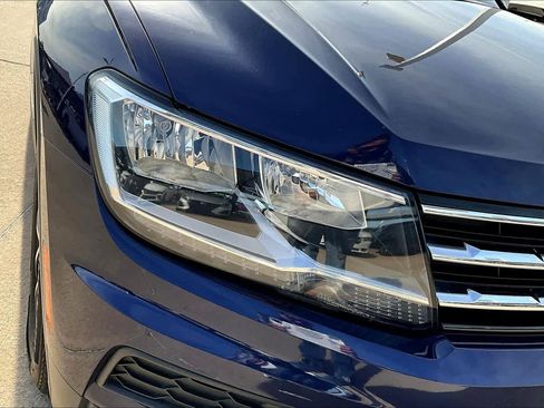 Used 2021 Volkswagen Tiguan SE image 28