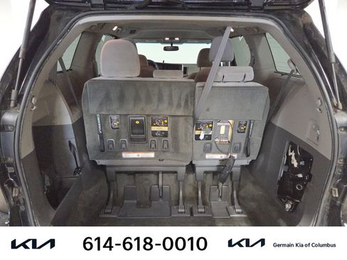 Used 2015 Toyota Sienna LE FWD image 21