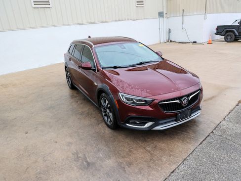 Used 2019 Buick Regal Essence w/ Driver Confidence Package I image 5