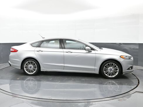 Used 2014 Ford Fusion SE w/ Equipment Group 202A image 9