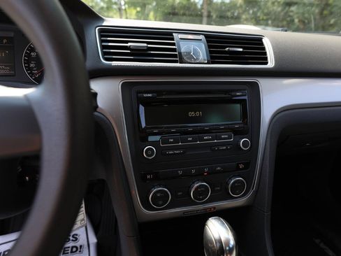 Used 2012 Volkswagen Passat 2.5 S FWD image 17