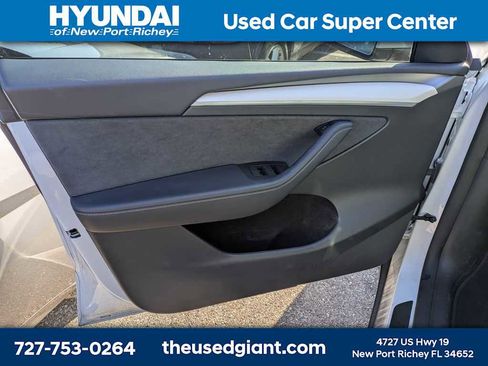 Used 2024 Tesla Model Y 2WD image 10