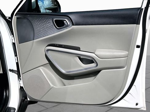 Used 2020 Kia Soul LX FWD image 26