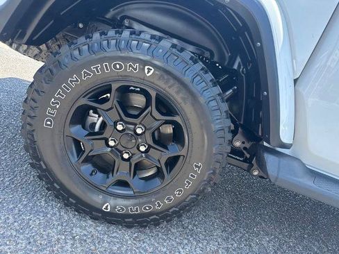 Used 2023 Jeep Gladiator Sport AWD/4WD image 10