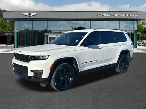 Used 2024 Jeep Grand Cherokee L Limited w/ Black Appearance Package AWD/4WD image 3