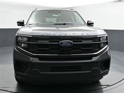 New 2025 Ford Expedition Active image 5