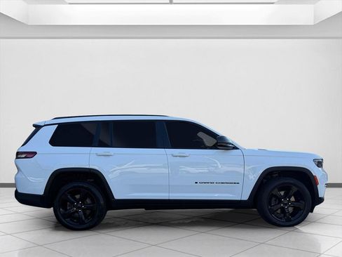 Used 2023 Jeep Grand Cherokee L Limited w/ Black Appearance Package AWD/4WD image 6