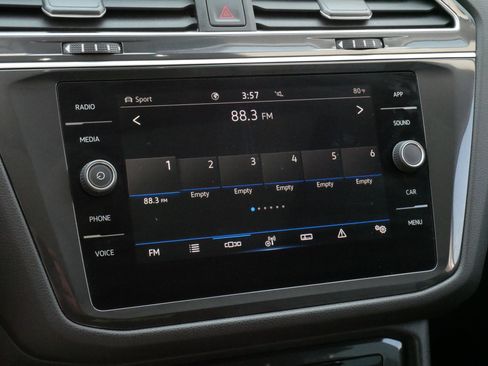 Certified 2024 Volkswagen Tiguan SE w/ Panoramic Sunroof Package AWD/4WD image 22