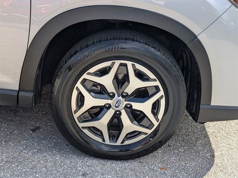 Used 2020 Subaru Forester Premium image 9