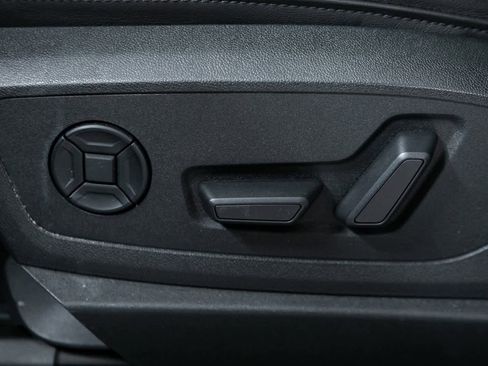 Used 2022 Audi e-tron Premium image 17