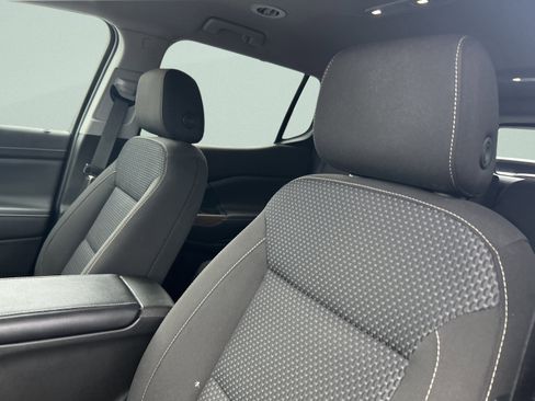 Used 2023 GMC Acadia SLE w/ Driver Convenience Package image 12