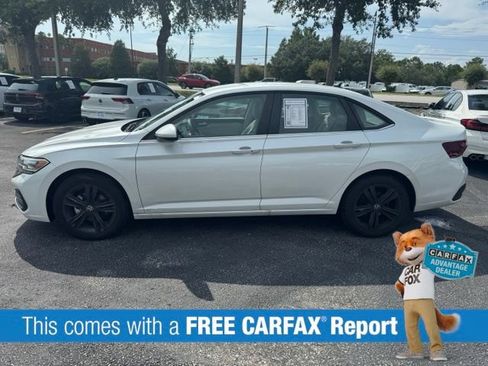 Used 2024 Volkswagen Jetta SE FWD image 2