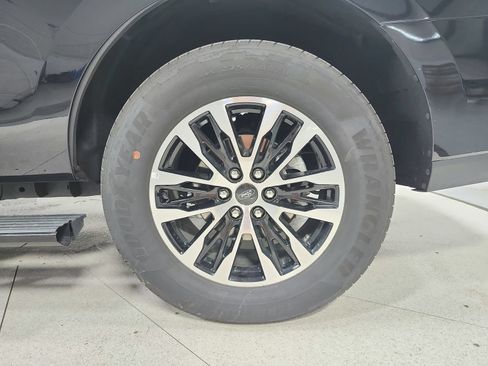 Used 2025 Ford Expedition Platinum AWD/4WD image 14