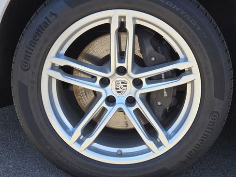 Certified 2023 Porsche Macan AWD/4WD image 12
