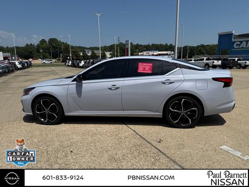 Used 2025 Nissan Altima 2.5 SR FWD image 12