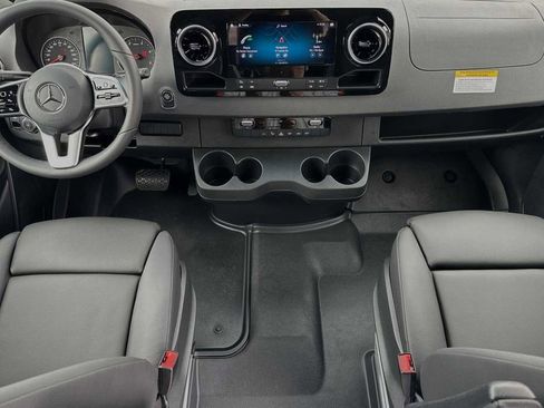 Used 2024 Mercedes-Benz Sprinter 2500 image 12