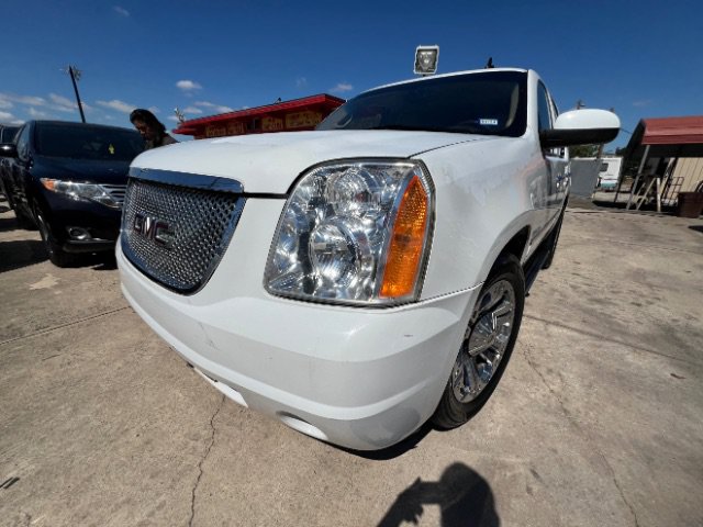 Used 2009 GMC Yukon Denali RWD image 1