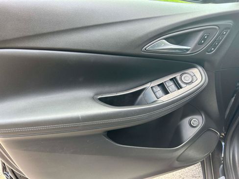 Used 2022 Buick Encore GX Essence w/ Experience Buick Package FWD image 14