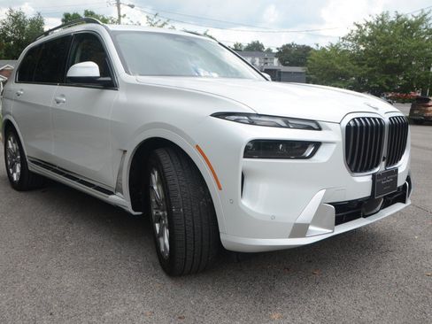 Used 2025 BMW X7 xDrive40i AWD/4WD image 9