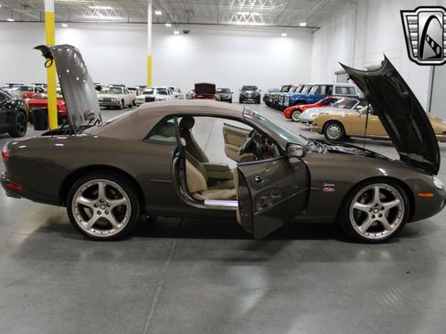 Used 2001 Jaguar XK8 Convertible image 9