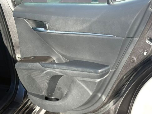 Used 2021 Toyota Camry SE image 31