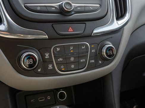 Used 2020 Chevrolet Equinox LT image 14