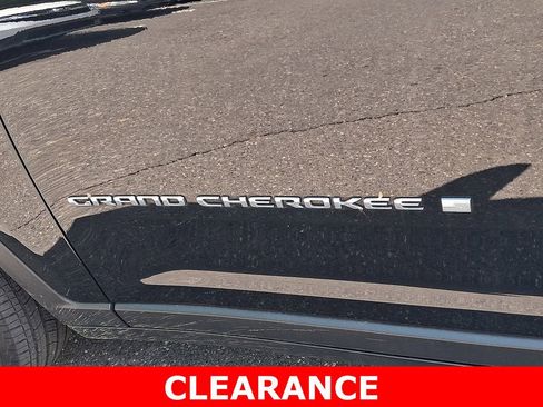 Used 2023 Jeep Grand Cherokee Laredo w/ Trailer Tow Prep Group (B) AWD/4WD image 29