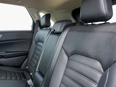 Used 2022 Ford Edge SEL w/ Convenience Package image 13