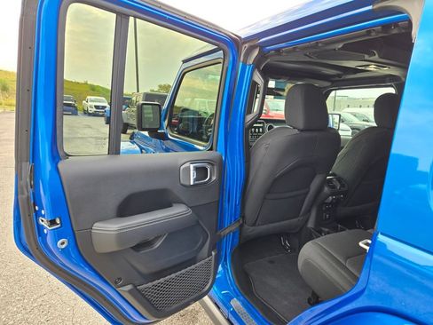Used 2021 Jeep Wrangler Unlimited Sahara AWD/4WD image 27