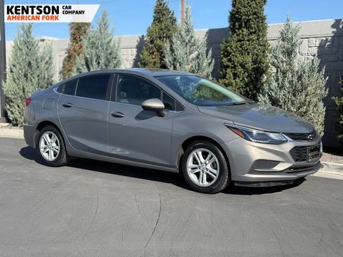 Used 2018 Chevrolet Cruze LT w/ Sun And Sound Package image 11