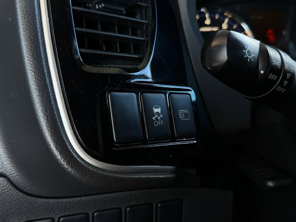 Used 2016 Mitsubishi Outlander SEL FWD image 24