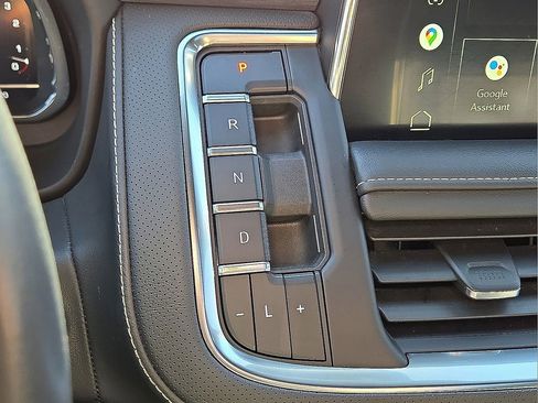 Used 2022 GMC Yukon SLT w/ SLT Premium Package image 31