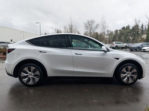 Used 2022 Tesla Model Y Long Range image 4