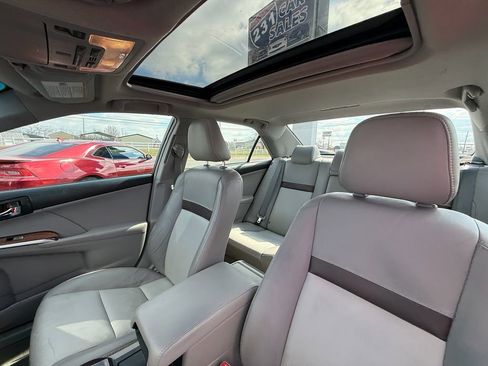Used 2012 Toyota Camry XLE w/ Leather Pkg image 13
