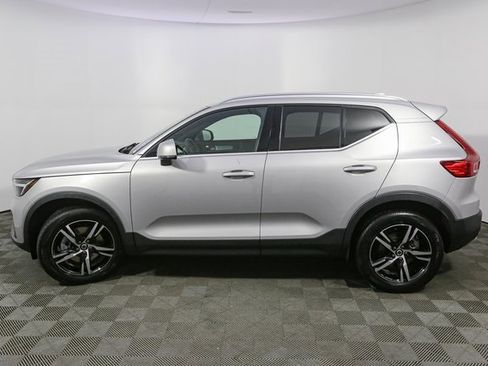 Used 2025 Volvo XC40 B5 Core image 6