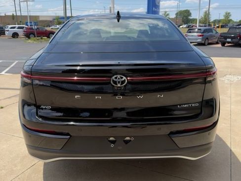 Used 2023 Toyota Crown AWD/4WD image 4