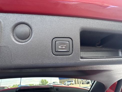 Used 2024 Chevrolet Equinox Premier AWD/4WD image 12