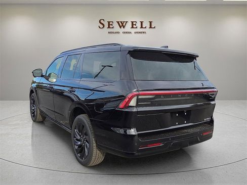 New 2025 Lincoln Navigator Reserve w/ Jet Appearance Package image 3