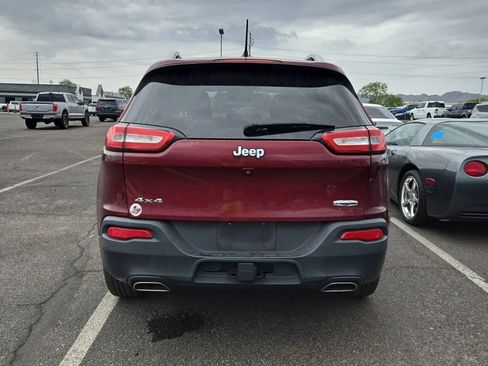 Used 2018 Jeep Cherokee Latitude AWD/4WD image 3