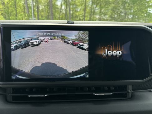 Used 2025 Jeep Wrangler Unlimited Rubicon w/ Convenience Group image 33