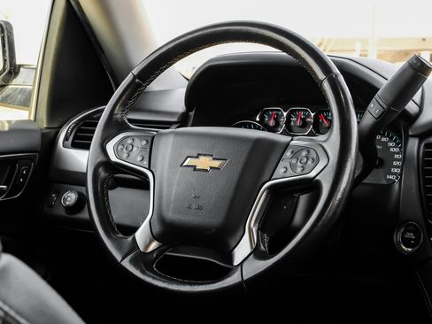 Used 2020 Chevrolet Suburban LT image 18